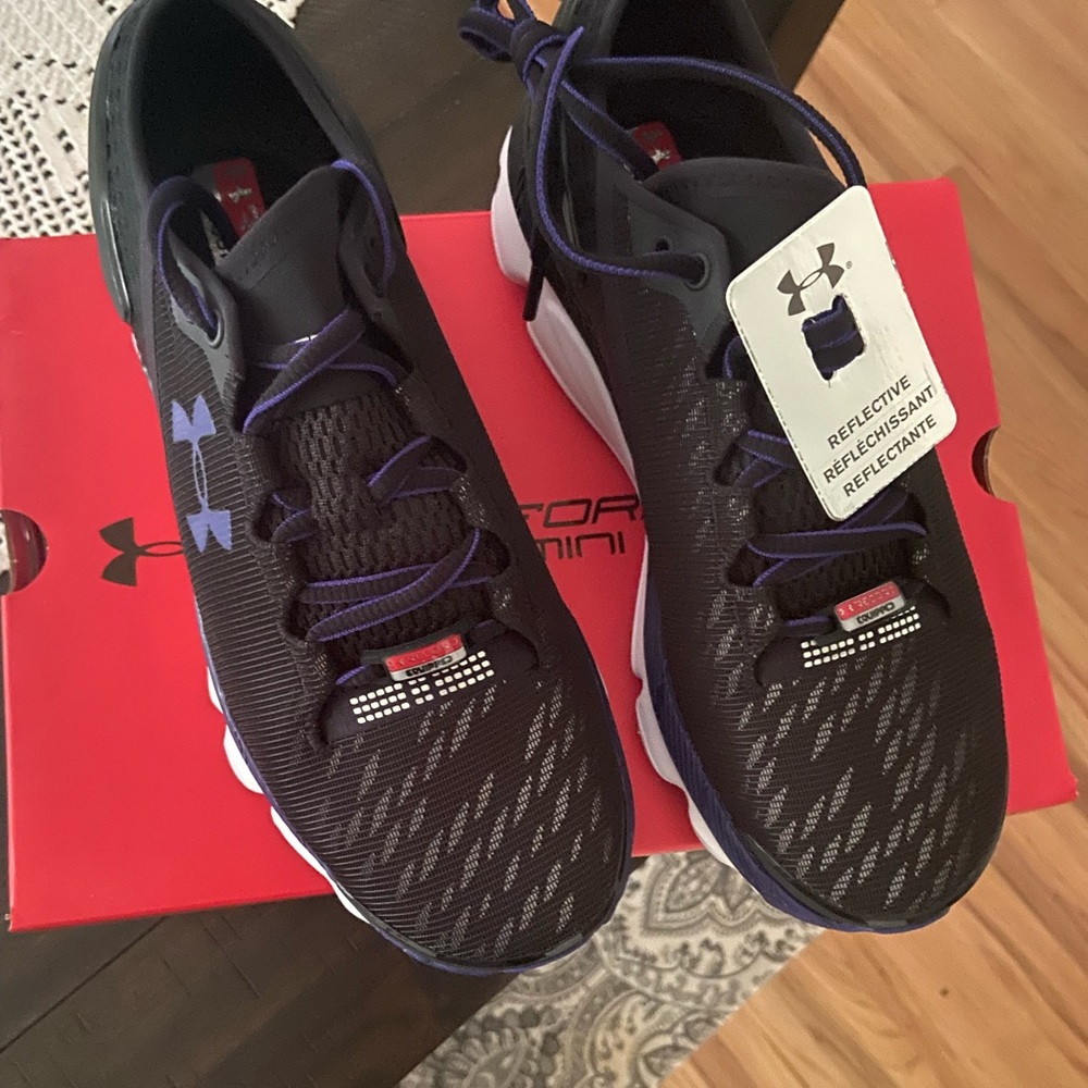 Under Armour Speedform Gemini 2 running sneakers.